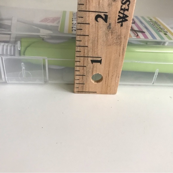 Travel Flat Iron Mini Corded in Case Heats In 30 Secs Momentum Brands - NIB - Picture 9 of 11